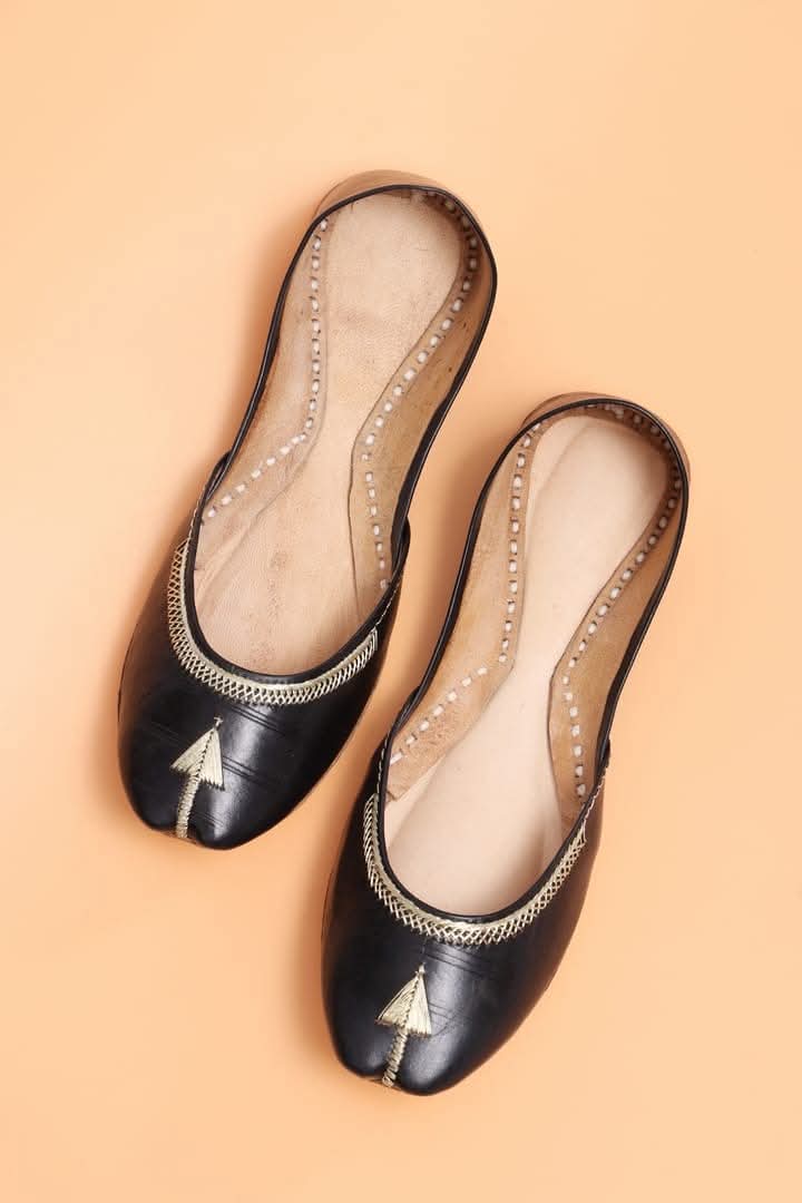 Khussa Black Synthetic Leather for ladies by South Punjab khussa. Women’s