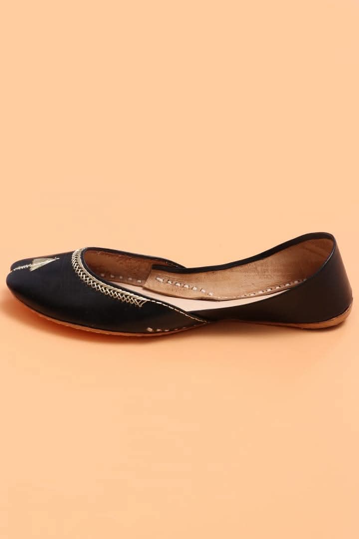 Khussa Black Synthetic Leather for ladies by South Punjab khussa. Women’s