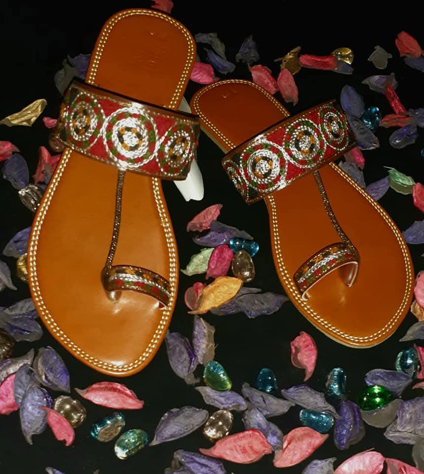 Women’s kolhapuri chappal s 850 without delivery good quality padded sole