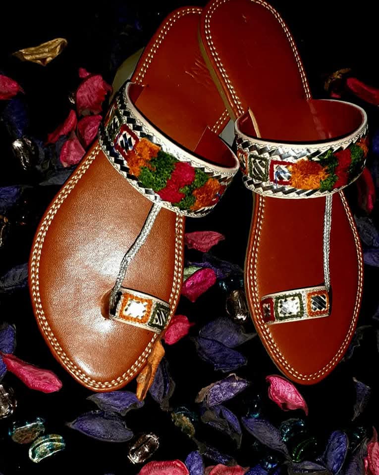 Women’s kolhapuri chappal s 850 without delivery good quality padded sole