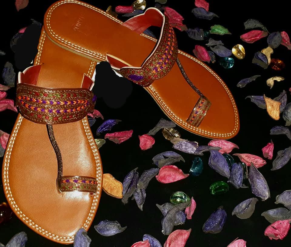 Women’s kolhapuri chappal s 850 without delivery good quality padded sole