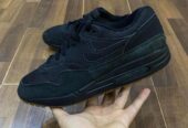 Nike Airmax Triple Black Gumsole mens joggers