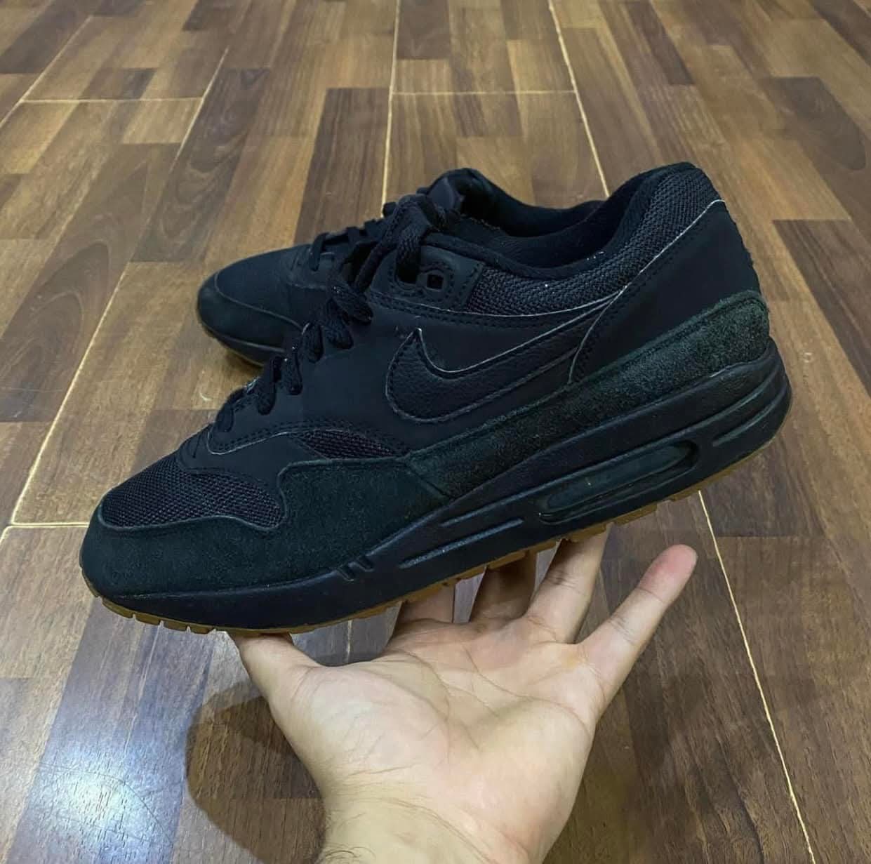 Nike Airmax Triple Black Gumsole mens joggers