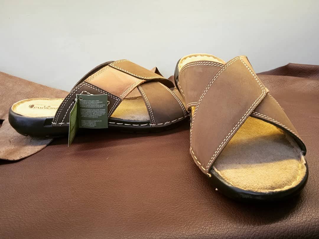 Enjoy the summer with our stylish, comfortable slipper mens