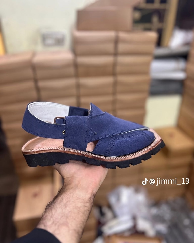 naurozi chappal mens