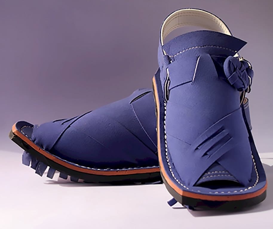 naurozi chappal mens