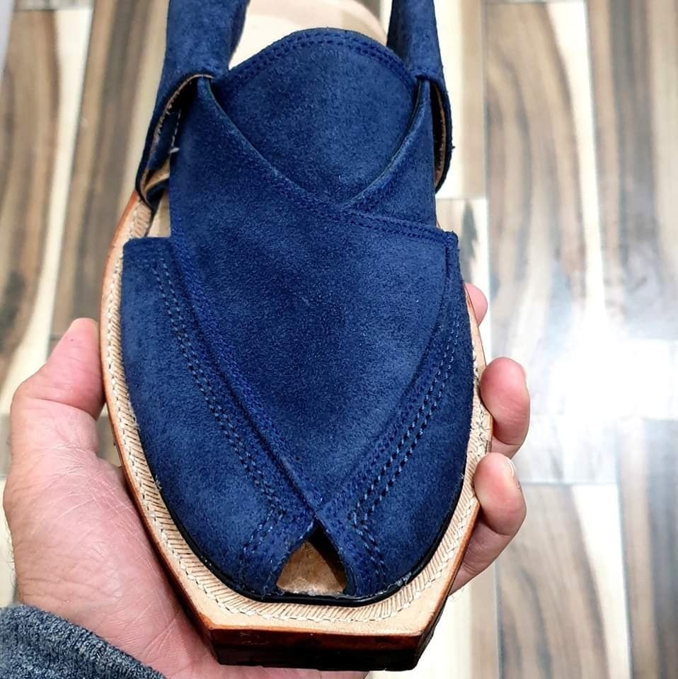 naurozi chappal mens