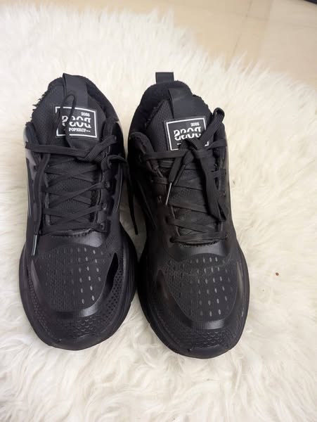 Step up your style game with these bold black sneakers! Men’s