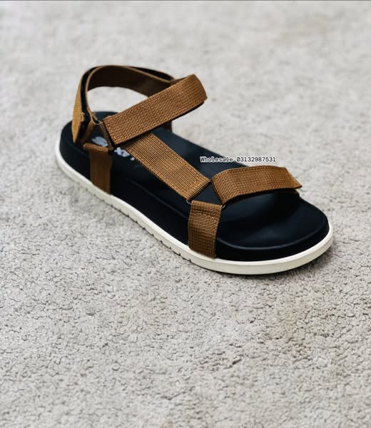 Mens sandals @topfans ‎ہول سیل میں دستیاب ہیں- ‎صرف دکاندار حضرات رابطہ کریں۔ ‎ہم ایک جوڑا فروخت نہیں کرتے-