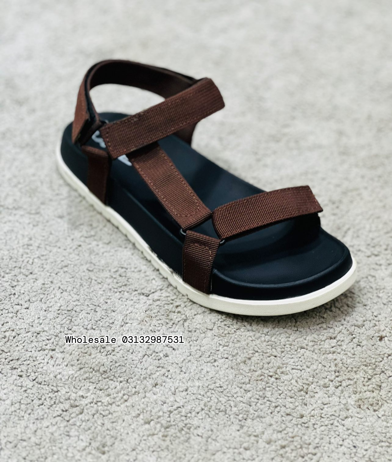 Mens sandals @topfans ‎ہول سیل میں دستیاب ہیں- ‎صرف دکاندار حضرات رابطہ کریں۔ ‎ہم ایک جوڑا فروخت نہیں کرتے-