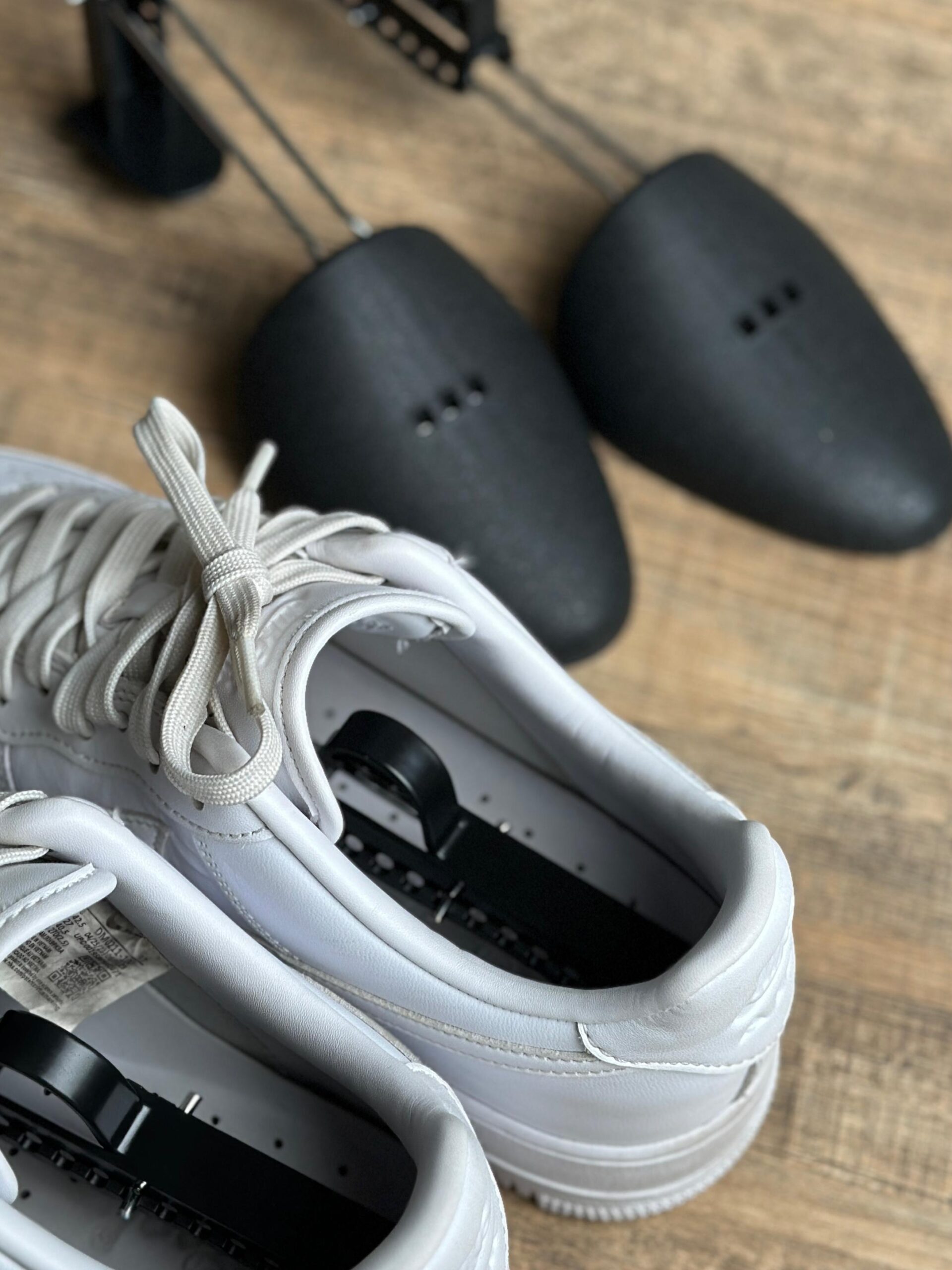 THE SHAPER (SHOE SHAPER)