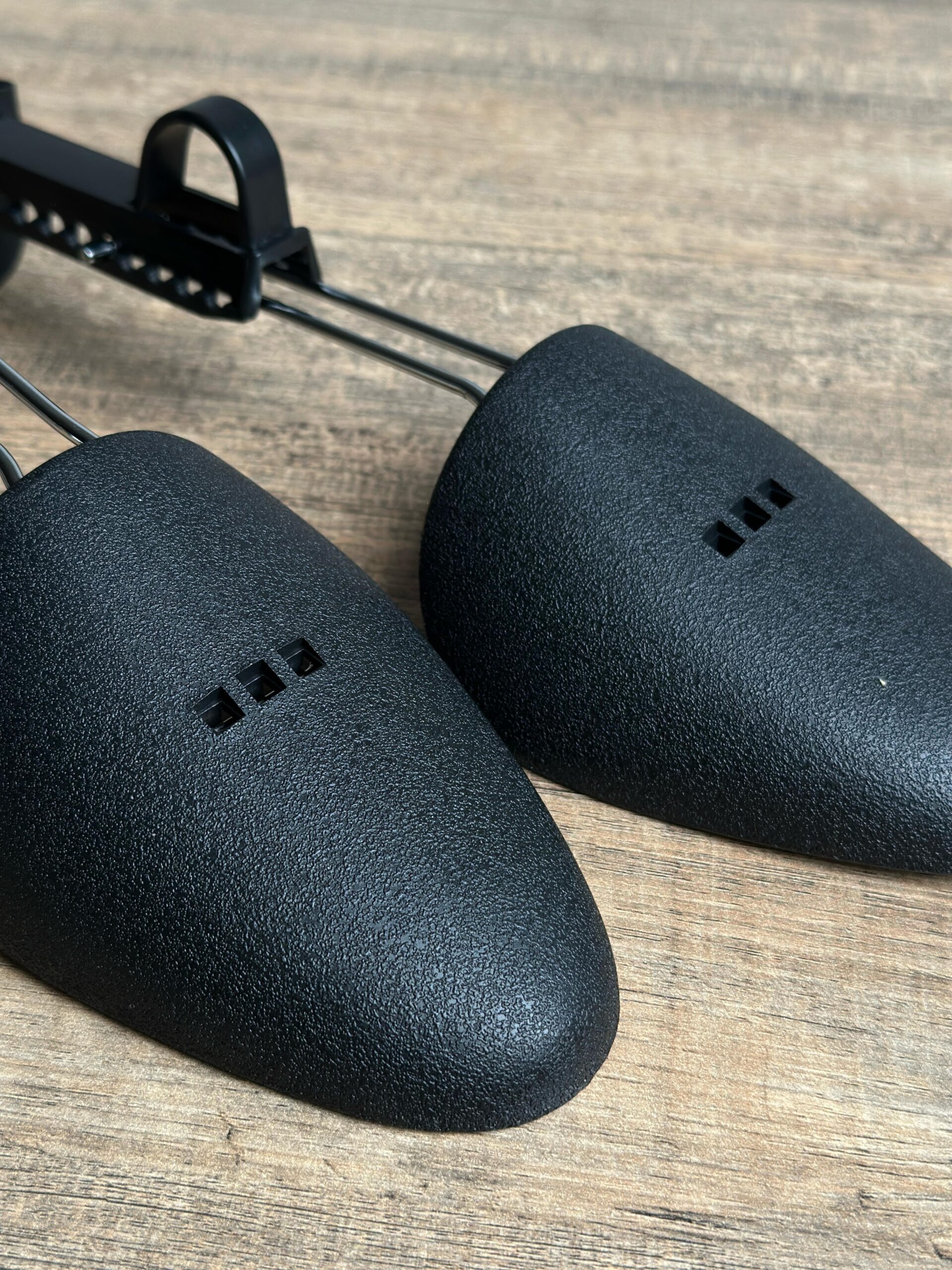 THE SHAPER (SHOE SHAPER)