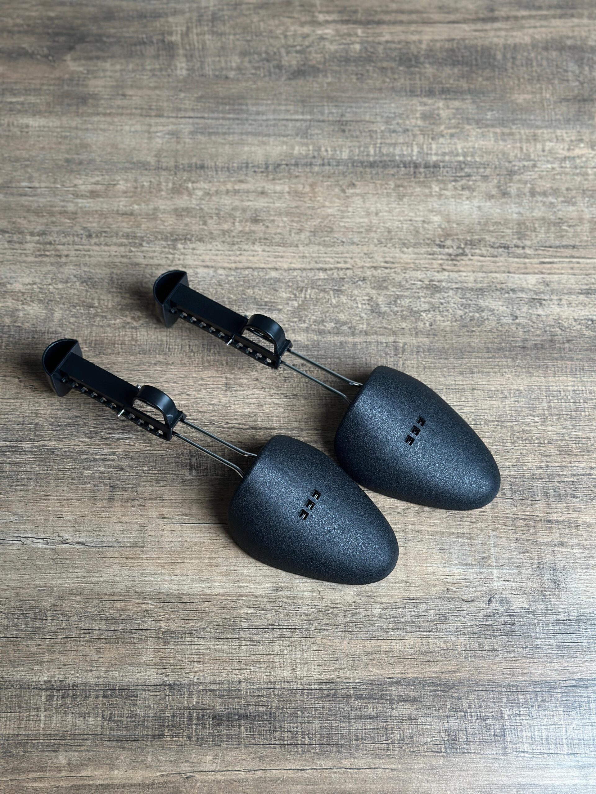 THE SHAPER (SHOE SHAPER)