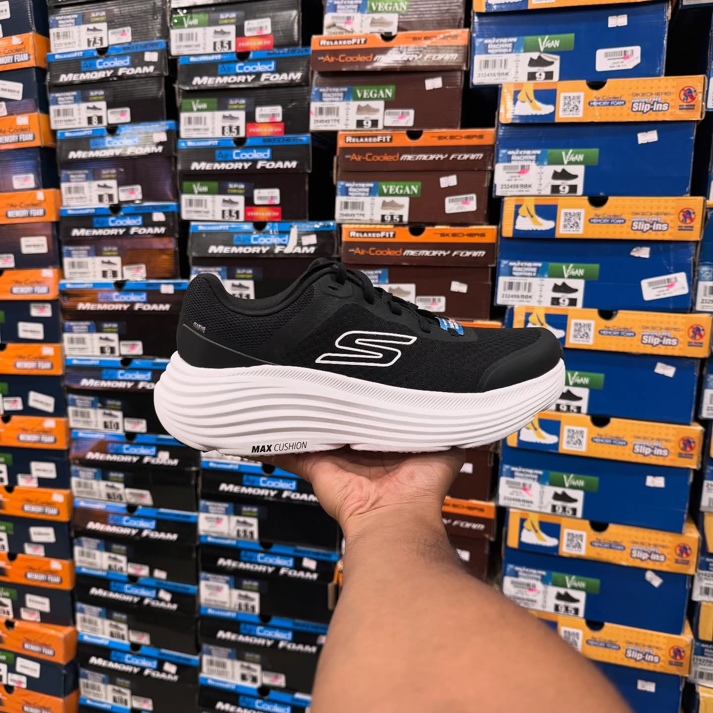 Skechers Men’s Max Cushioning Endeavour Perfect for Running,