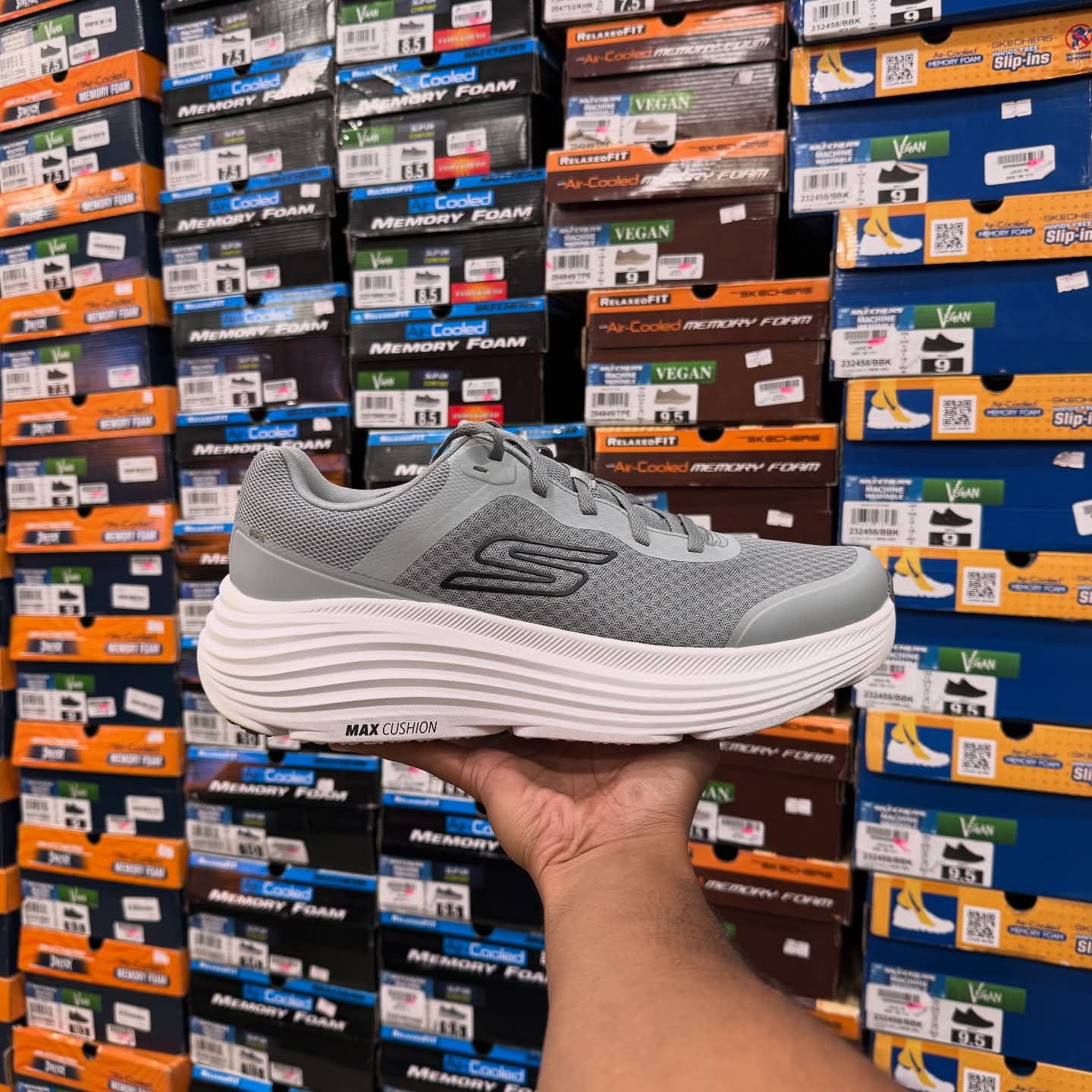 Skechers Men’s Max Cushioning Endeavour Perfect for Running,