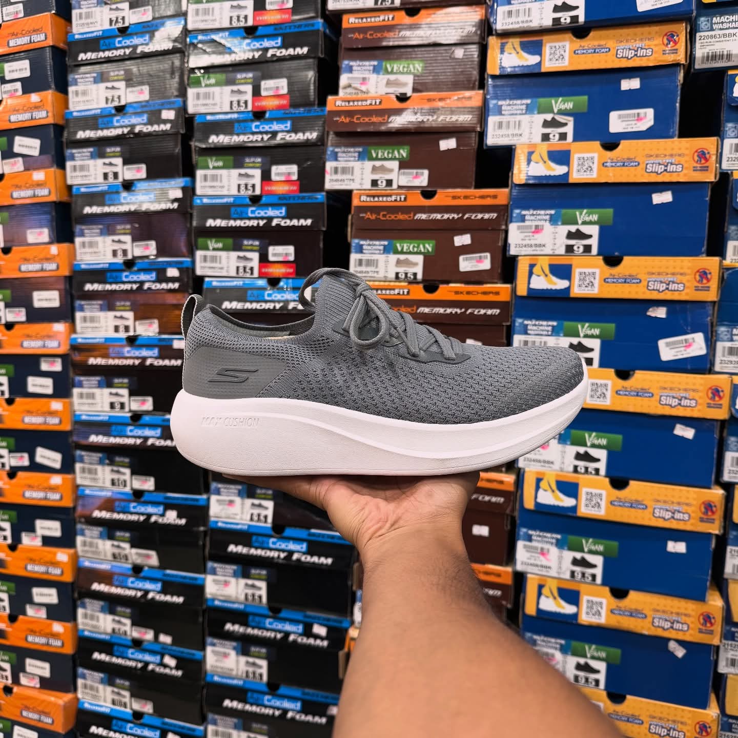 Skechers Men’s Max Cushioning Endeavour Perfect for Running,