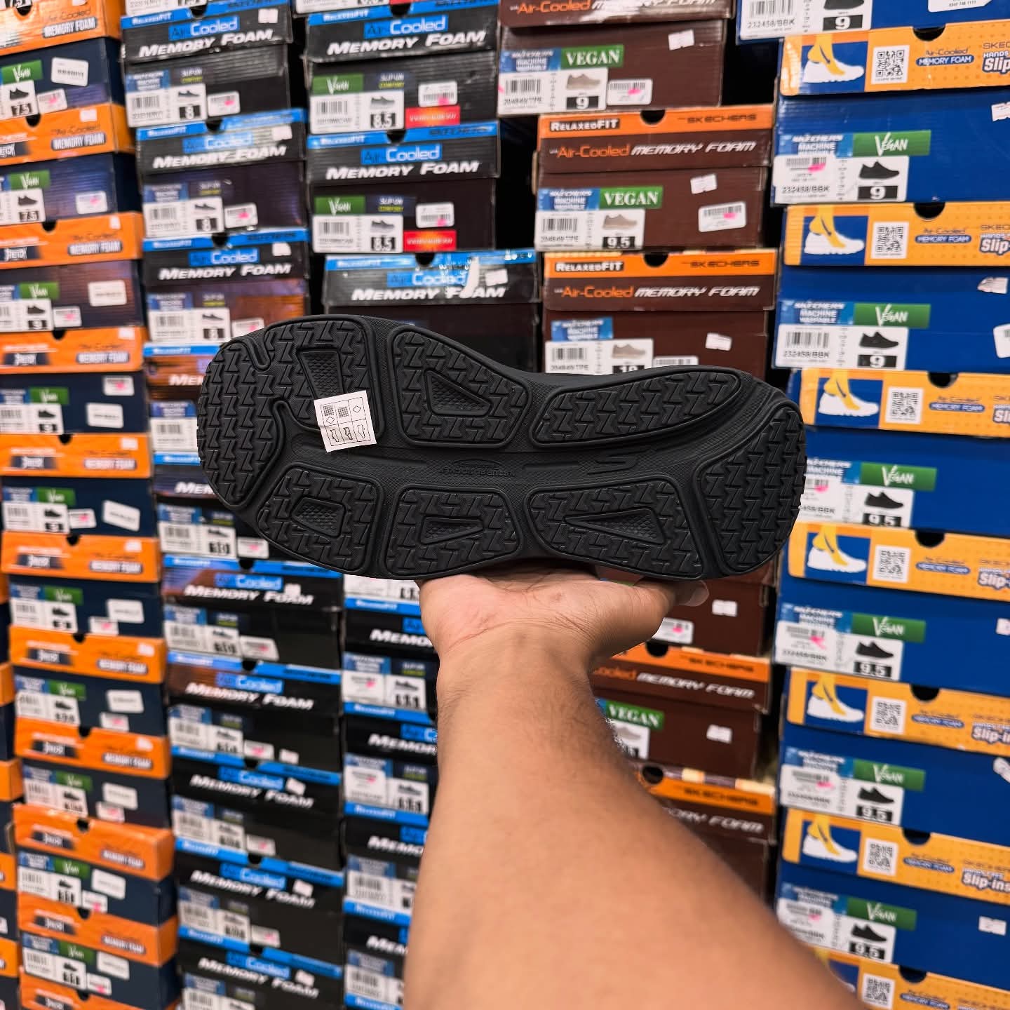 Skechers Men’s Max Cushioning Endeavour Perfect for Running,