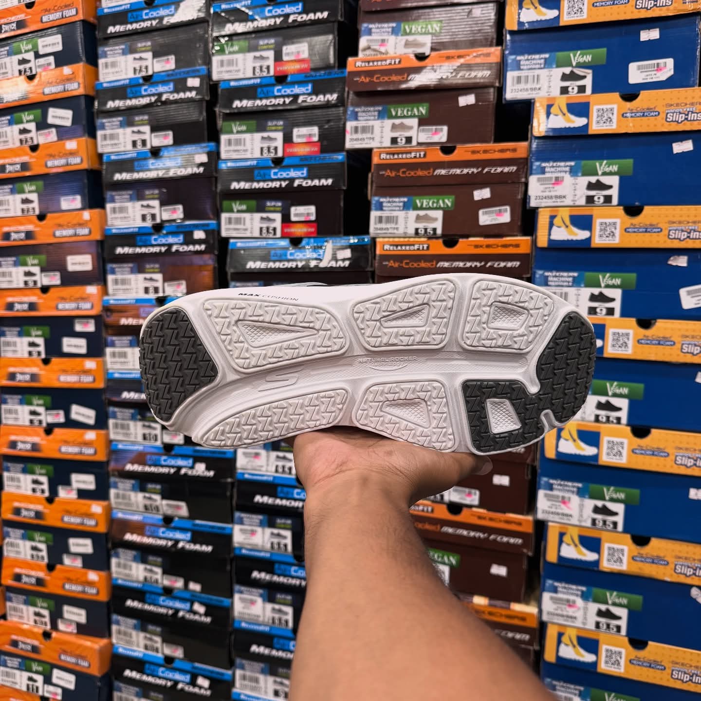 Skechers Men’s Max Cushioning Endeavour Perfect for Running,