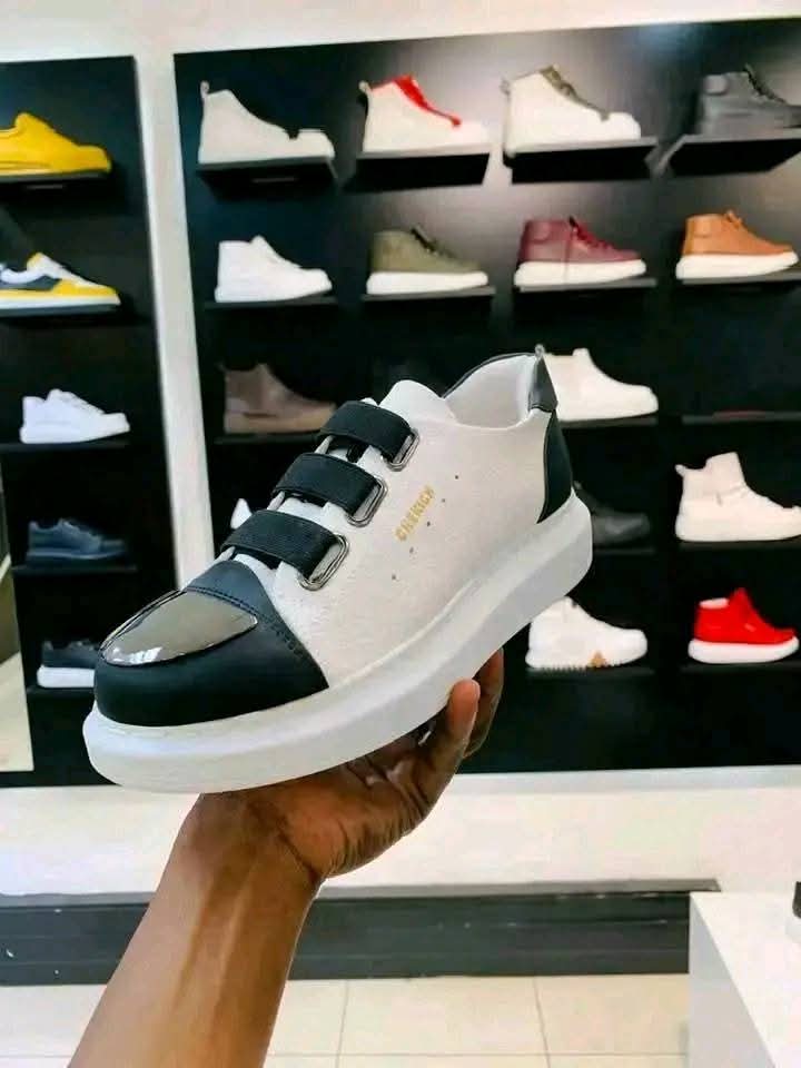 Men’s sneaker shoes