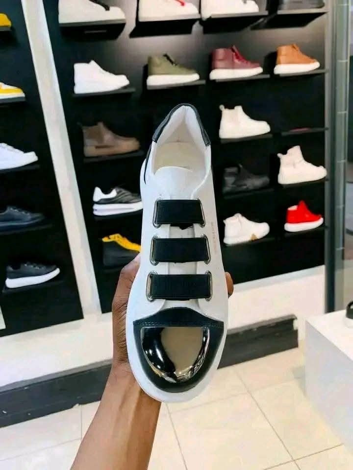 Men’s sneaker shoes