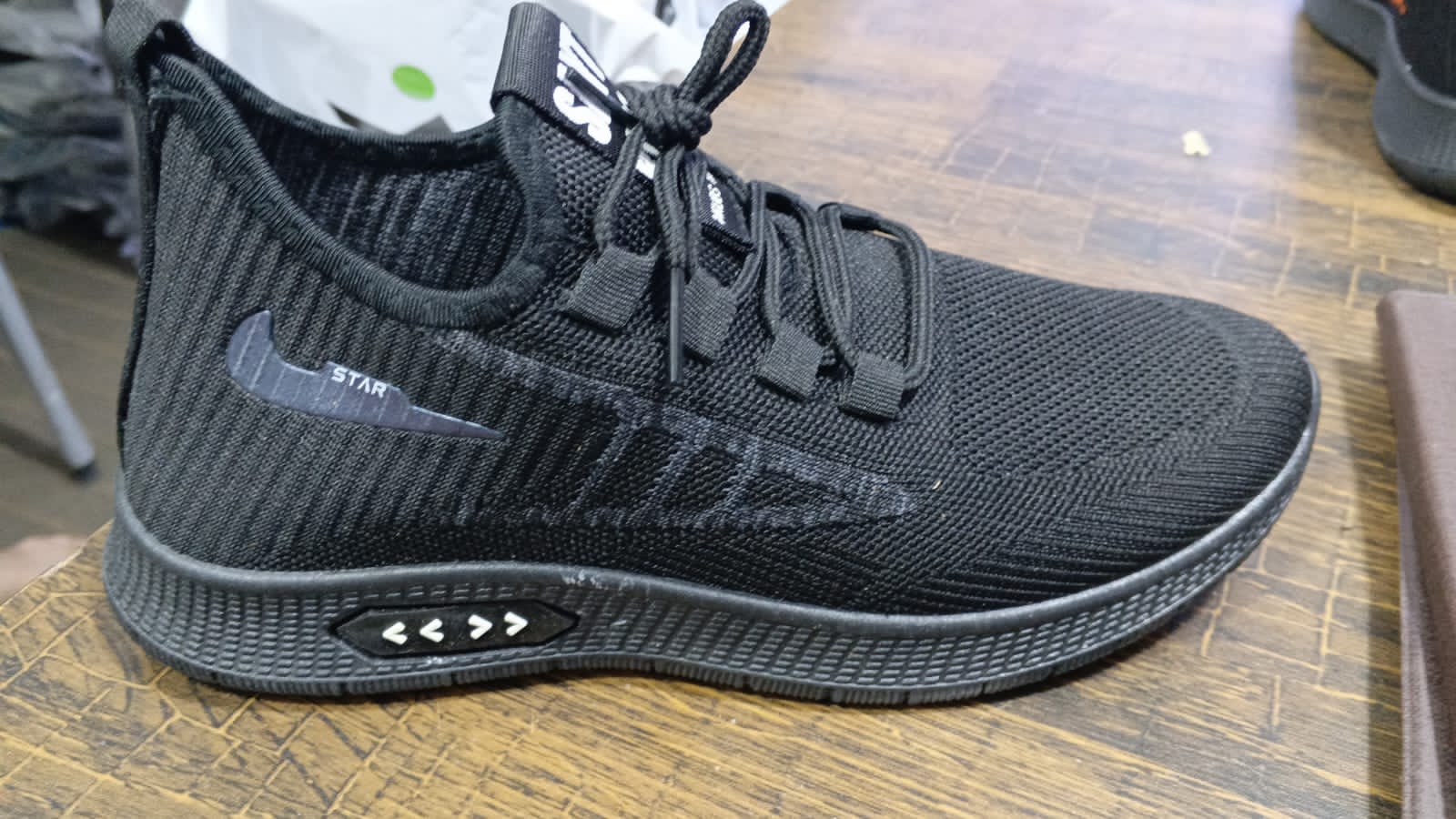 mens shoes trainers joggers