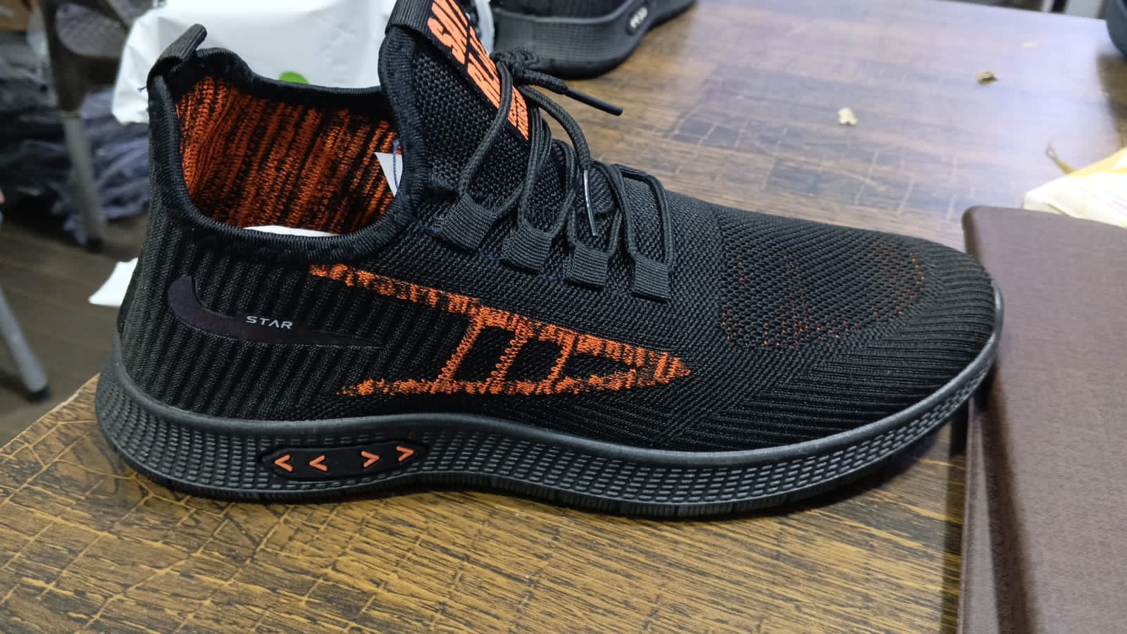 mens shoes trainers joggers