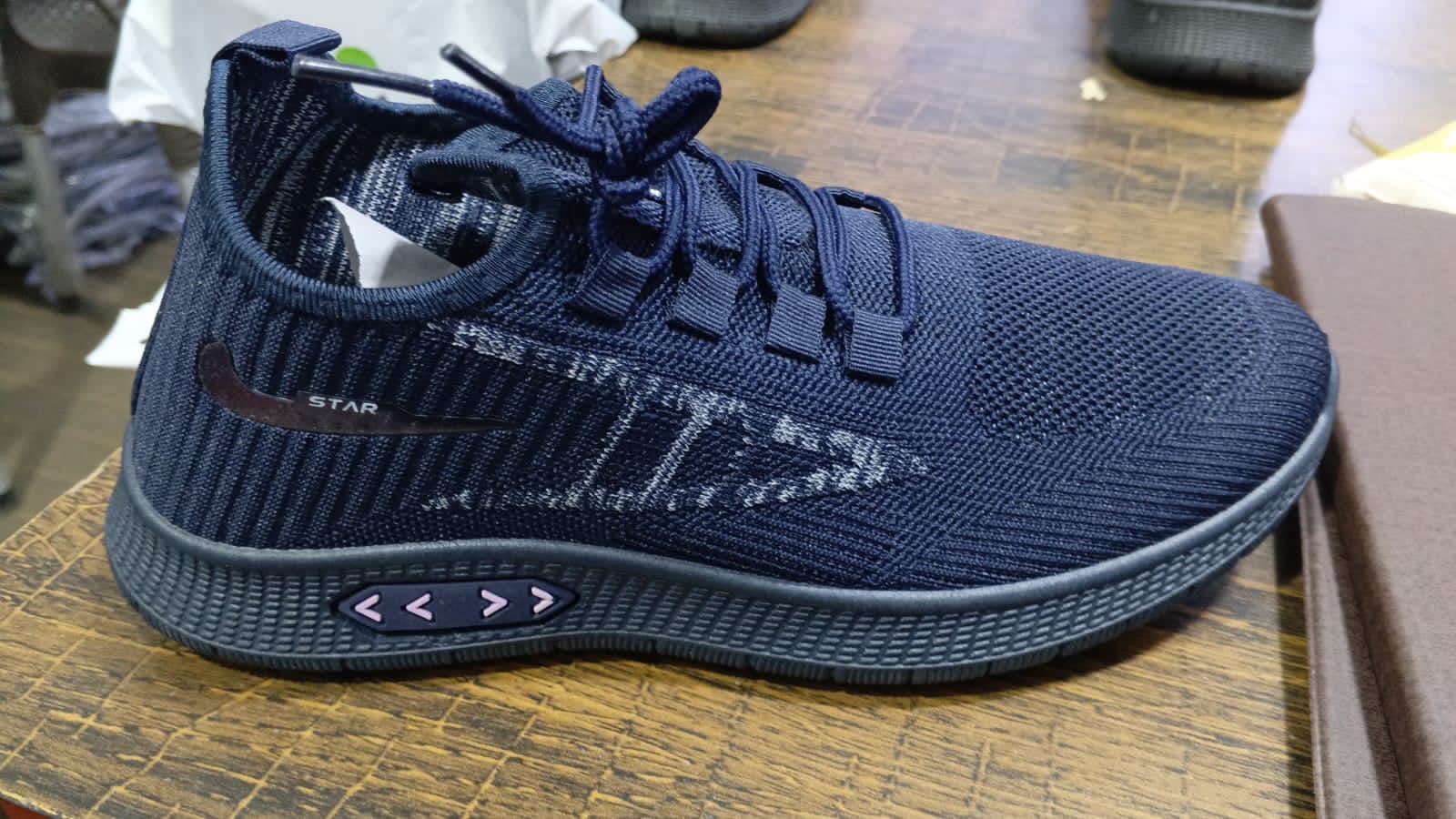 mens shoes trainers joggers