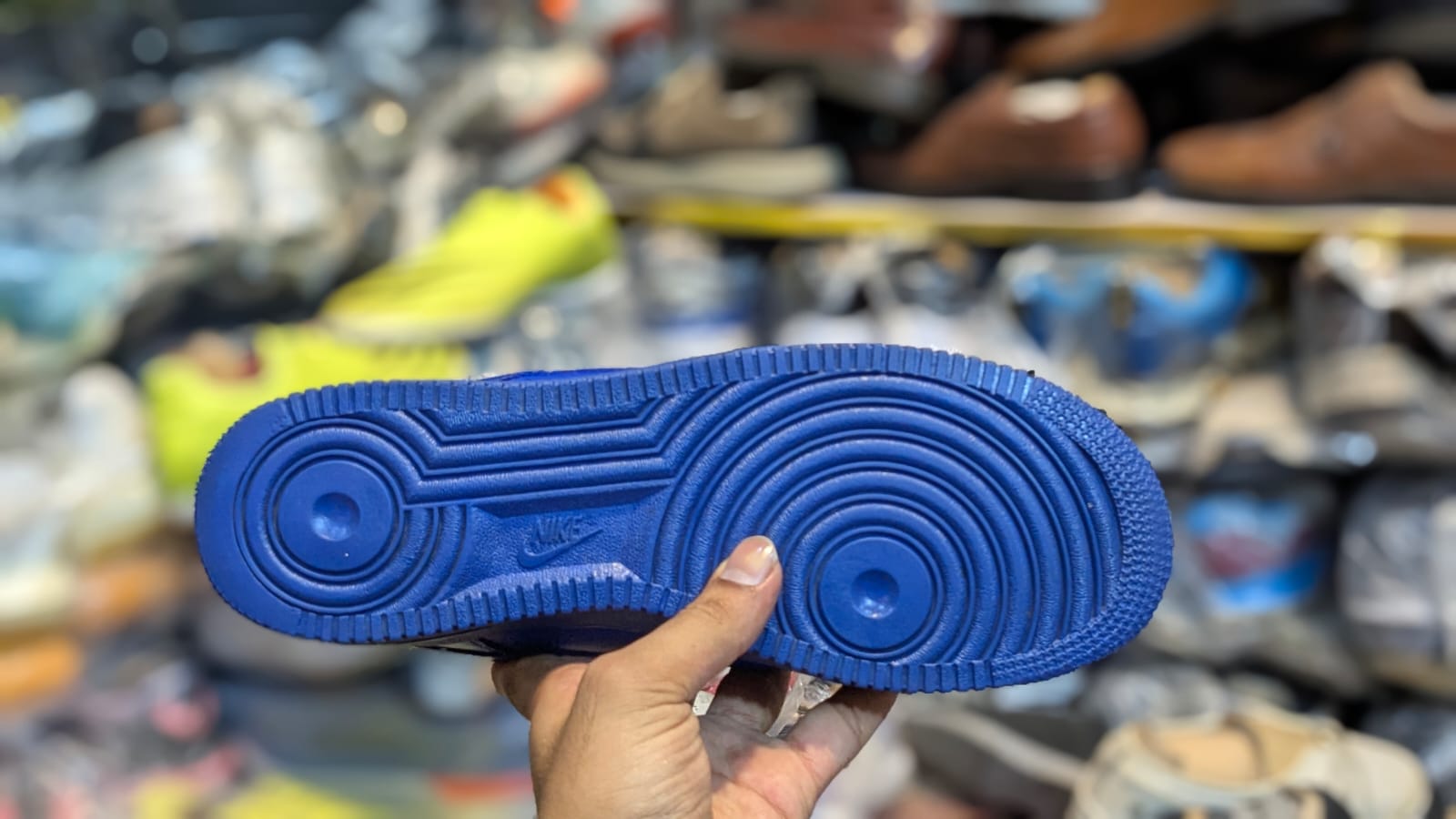 men’s sneaker shoes