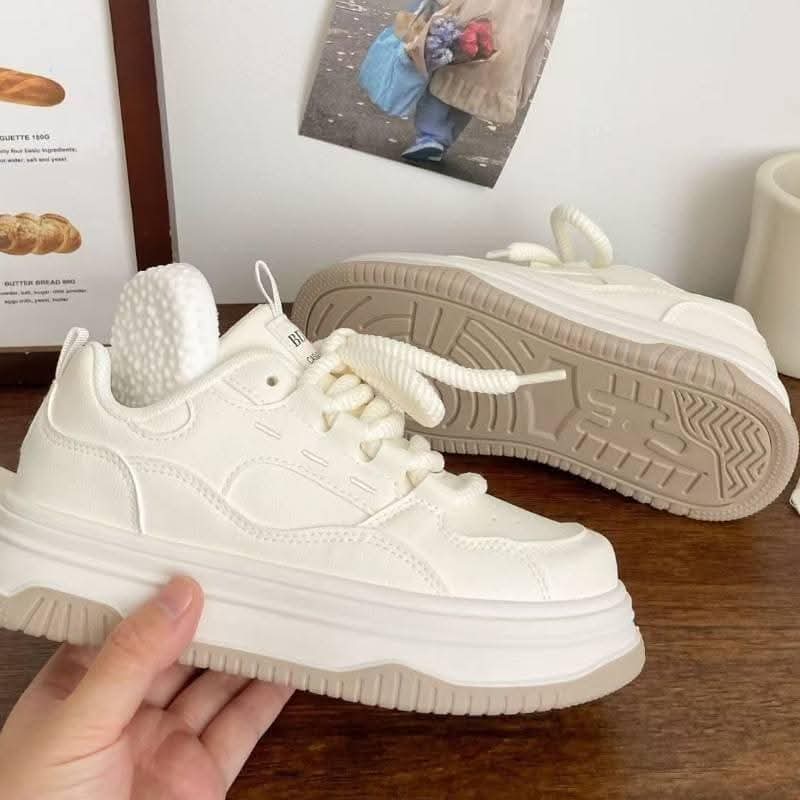 women sneaker shoes