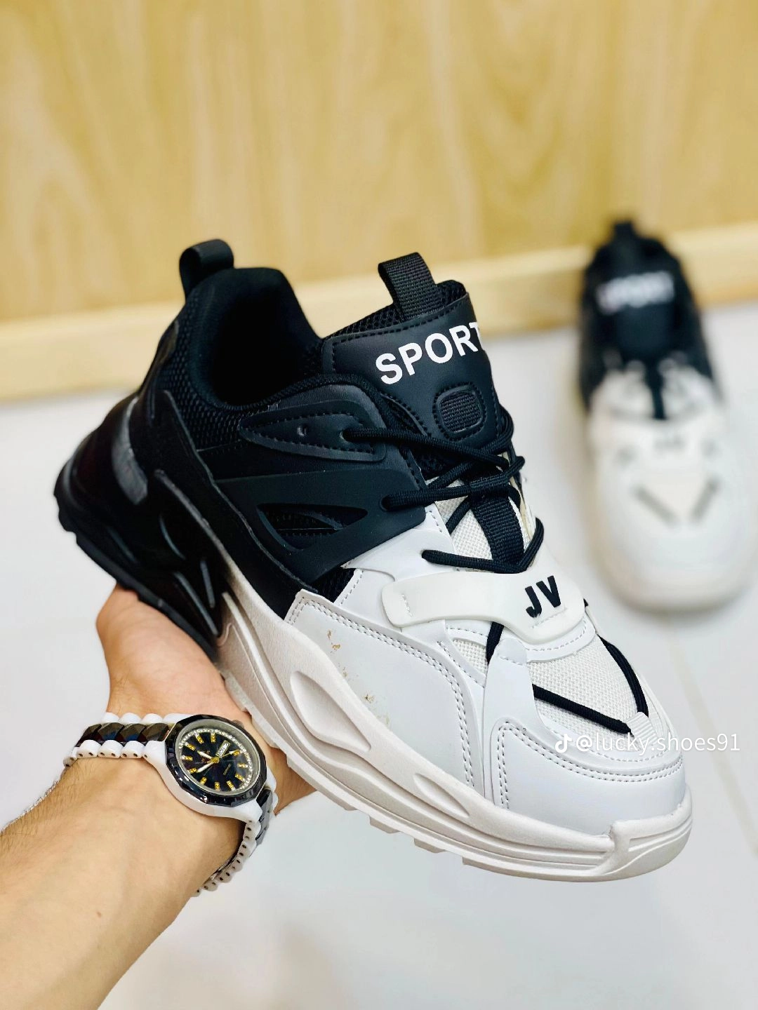 Men’s sneaker shoes