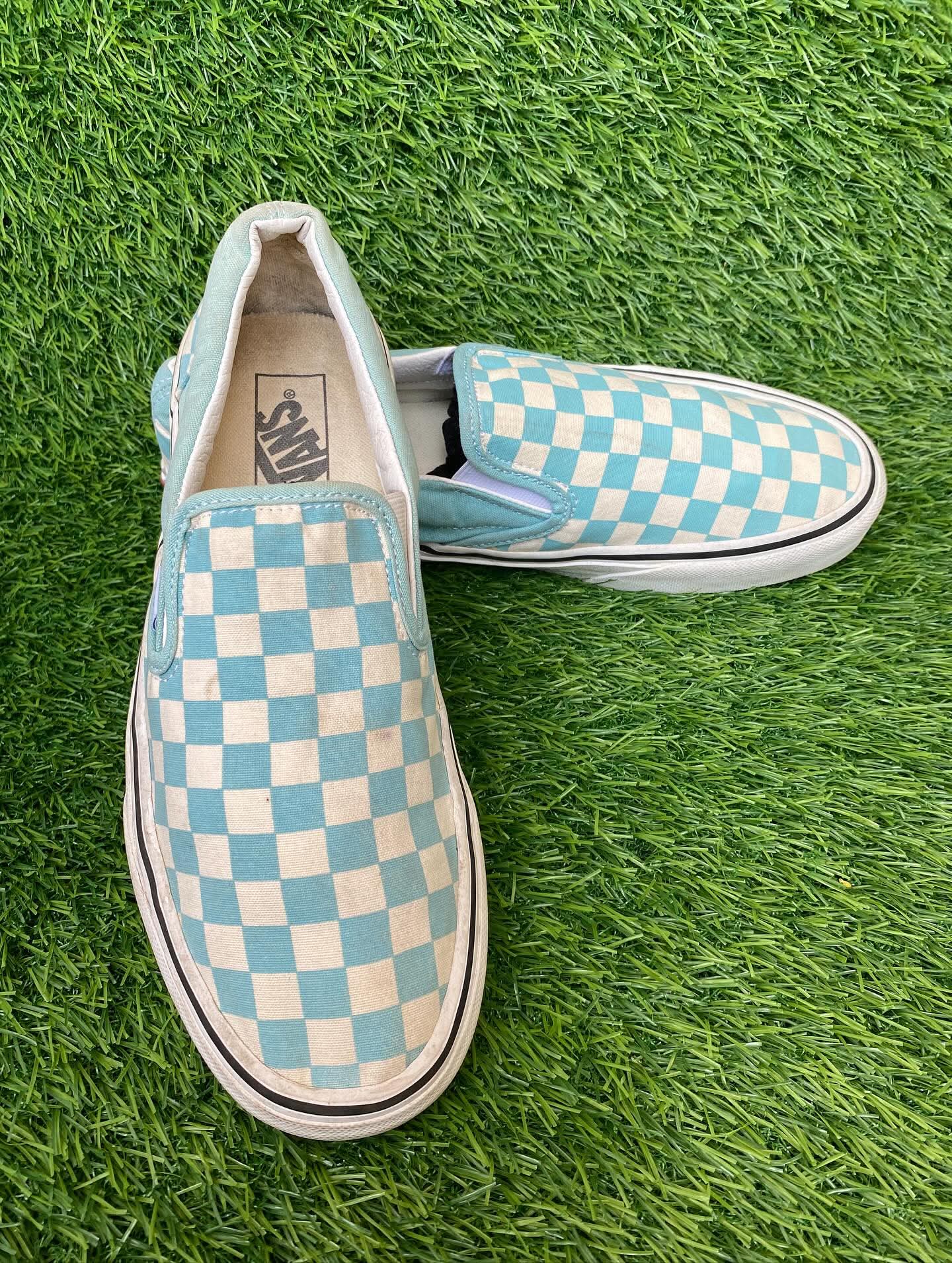 Men’s old sneaker shoes