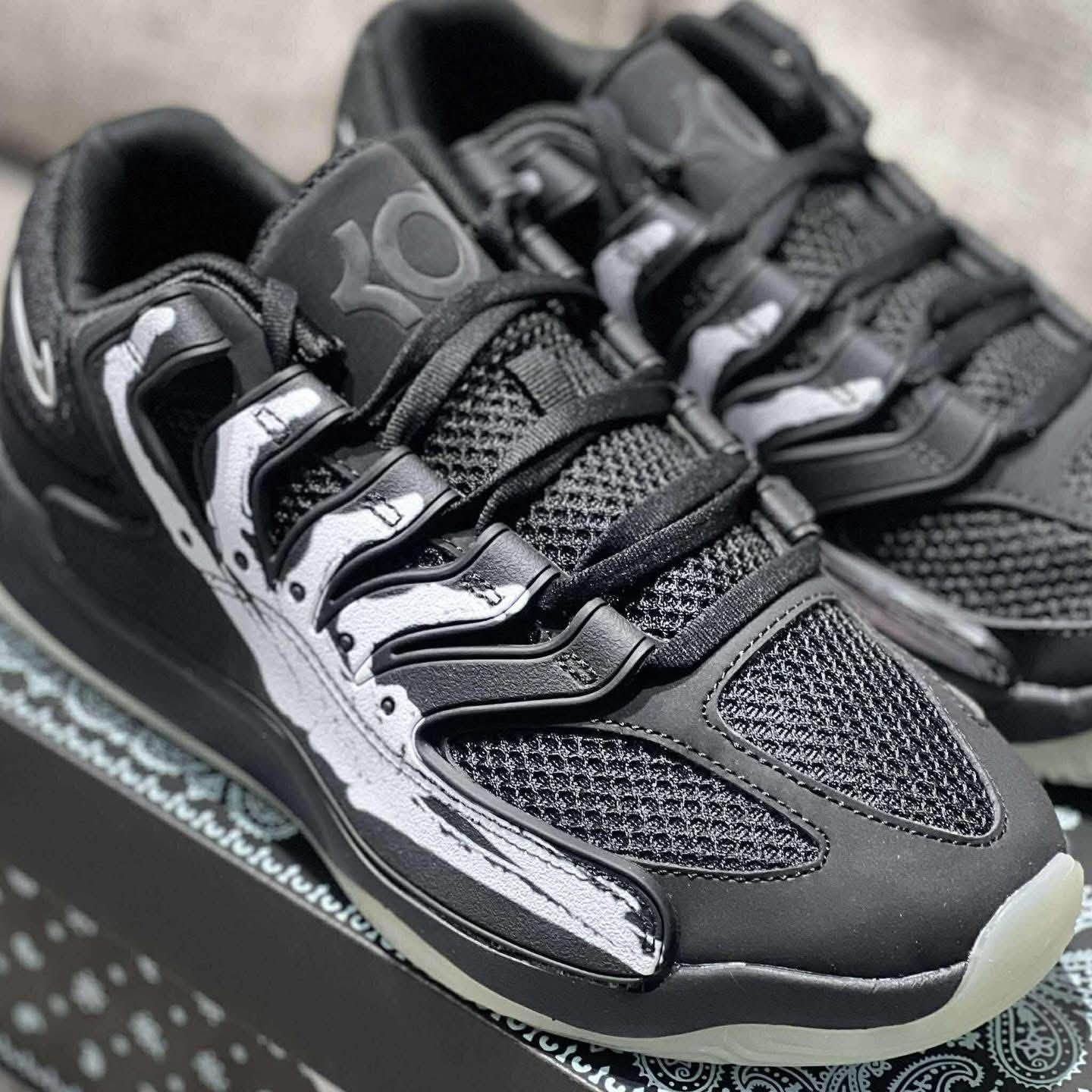 Men’s sneaker shoes