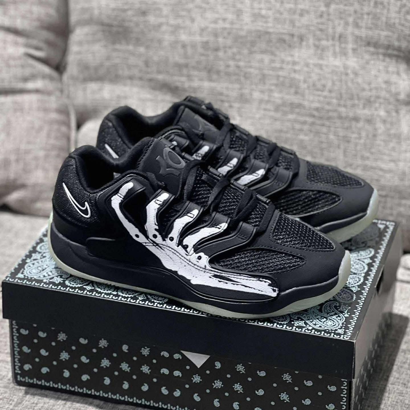 Men’s sneaker shoes