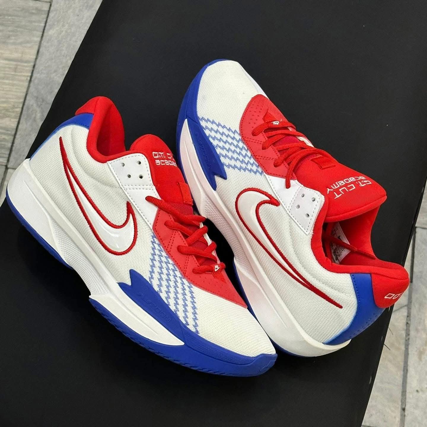 Men’s sneaker shoes