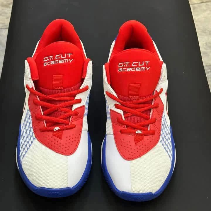 Men’s sneaker shoes