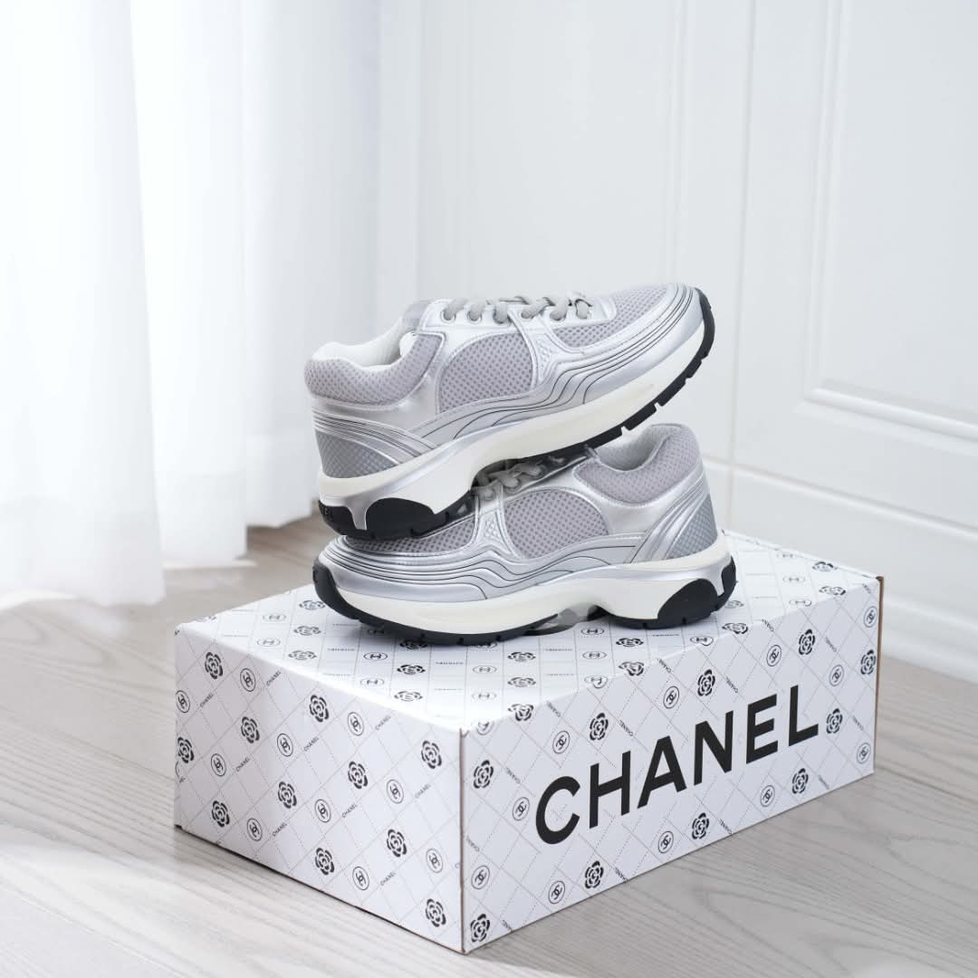 Men’s imported sneaker