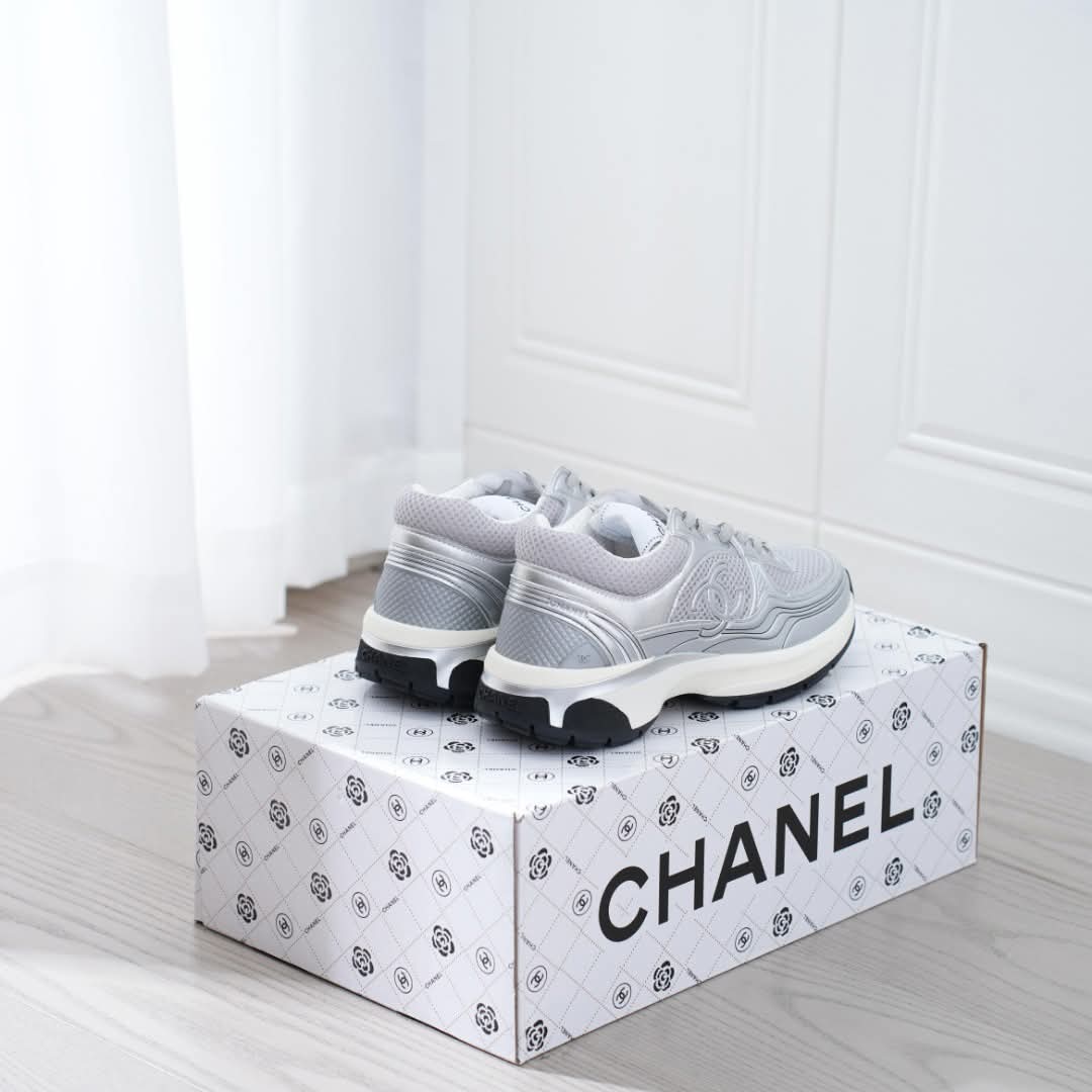 Men’s imported sneaker