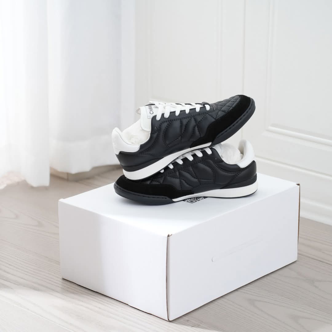 Men’s imported sneaker