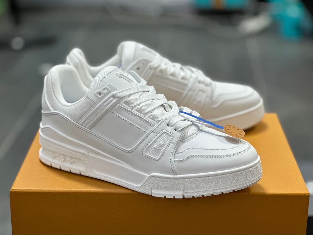 mens shoe store casual