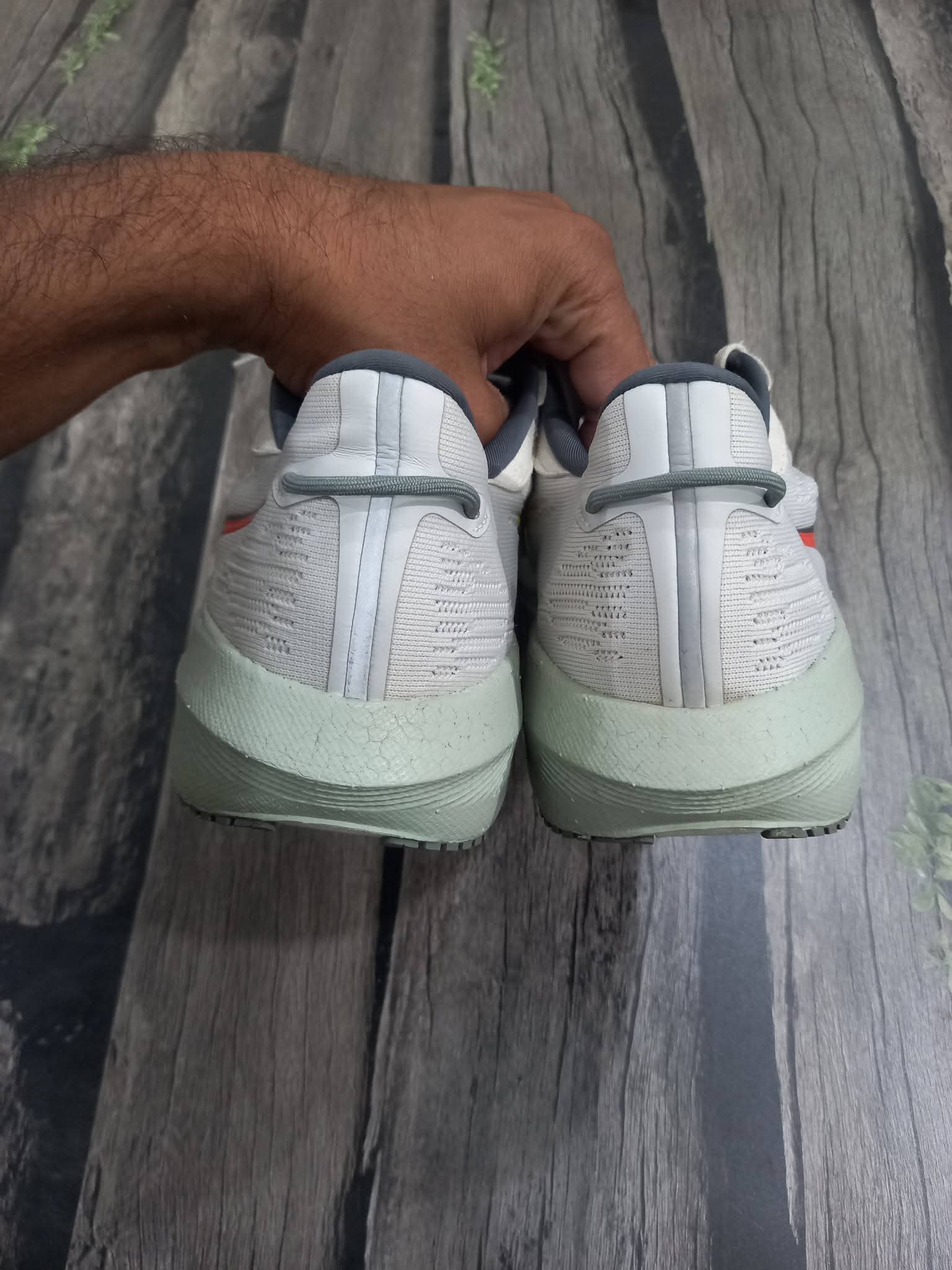 Men’s sneaker shoes