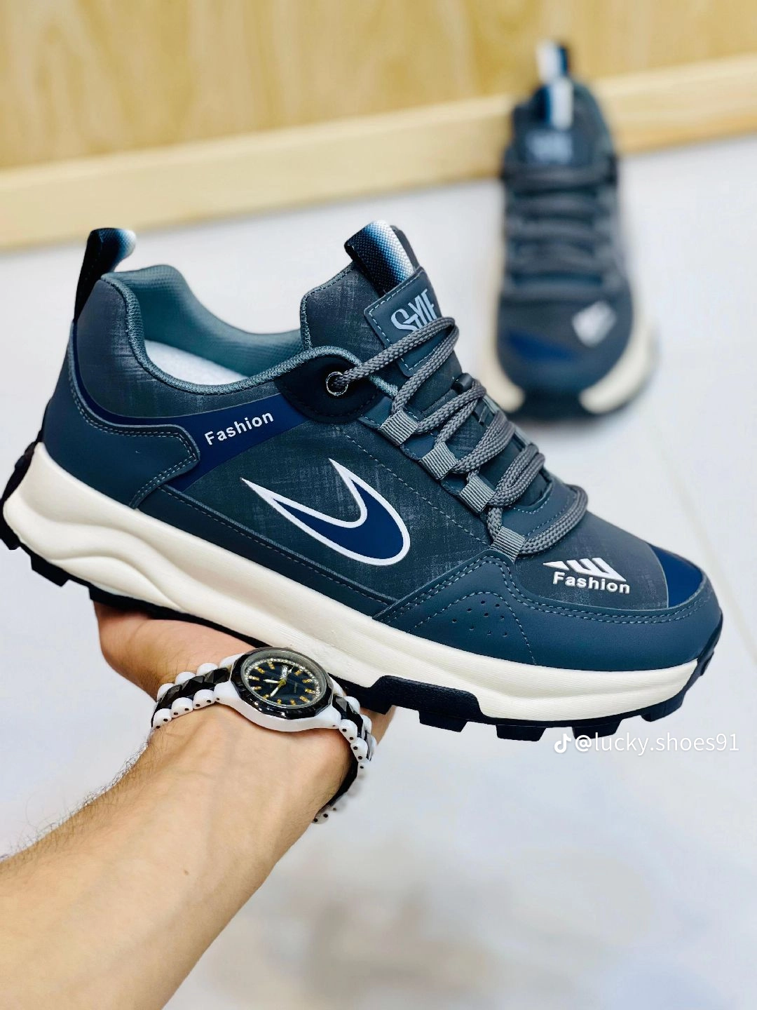 Men’s sneaker shoes