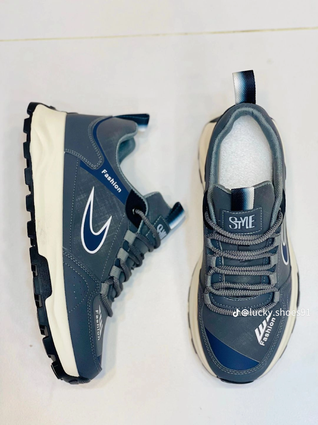 Men’s sneaker shoes