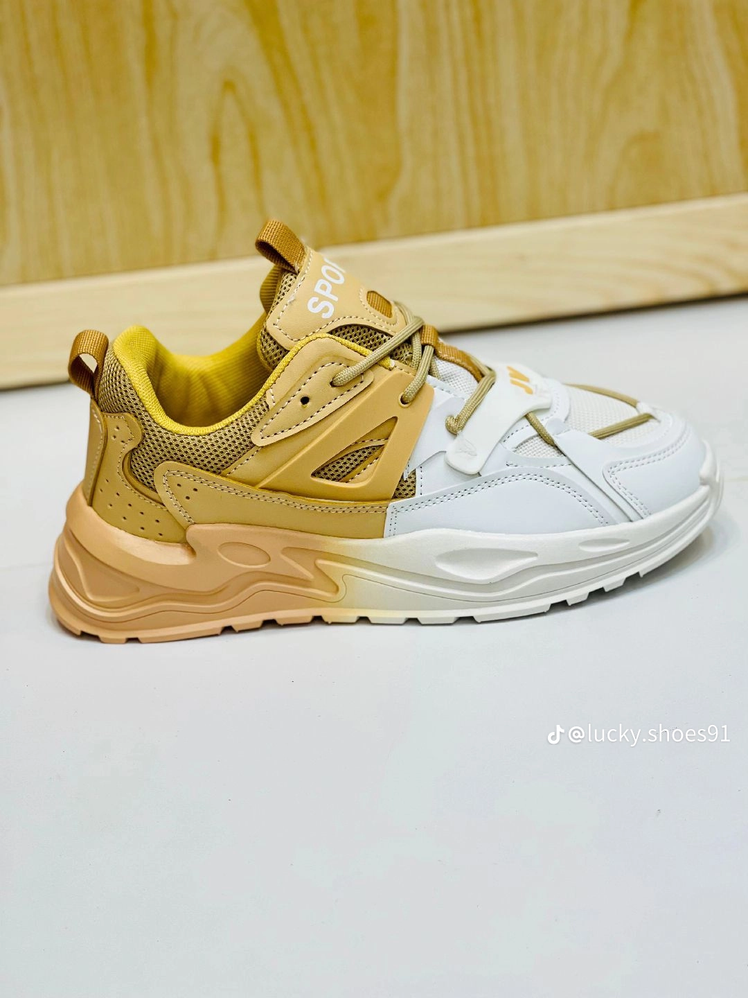 Men’s sneaker shoes