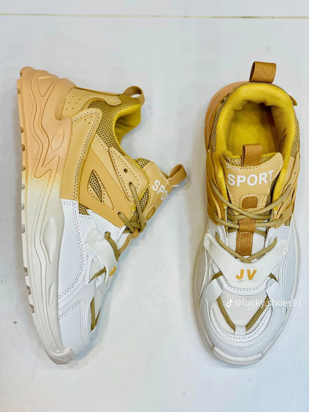 Men’s sneaker shoes