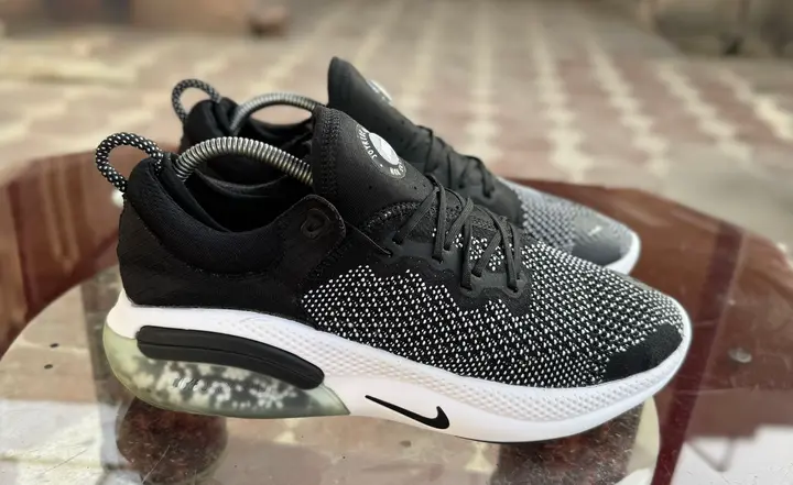 Men’s sneaker shoes