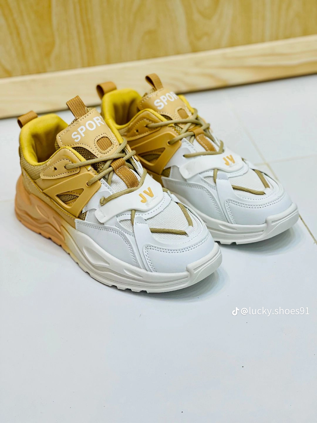 Men’s sneaker shoes