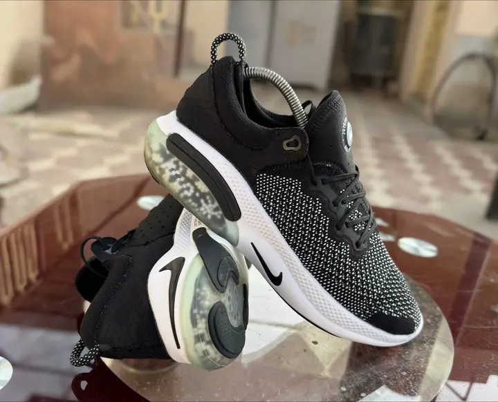 Men’s sneaker shoes