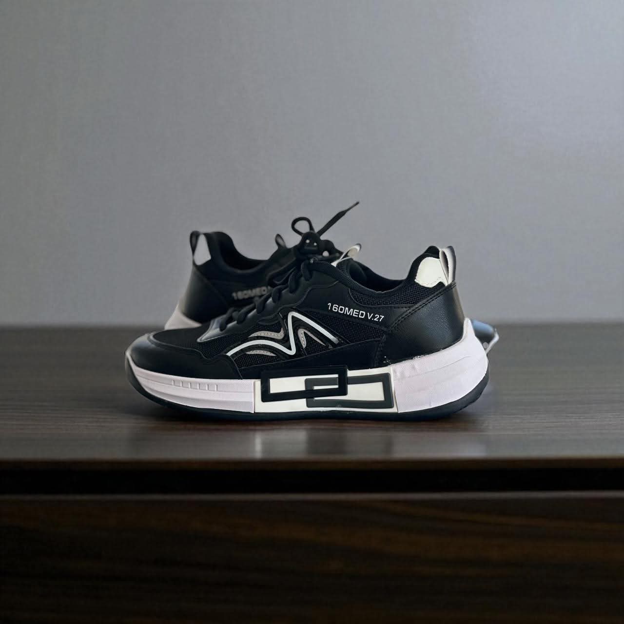 Men’s sneakers shoes