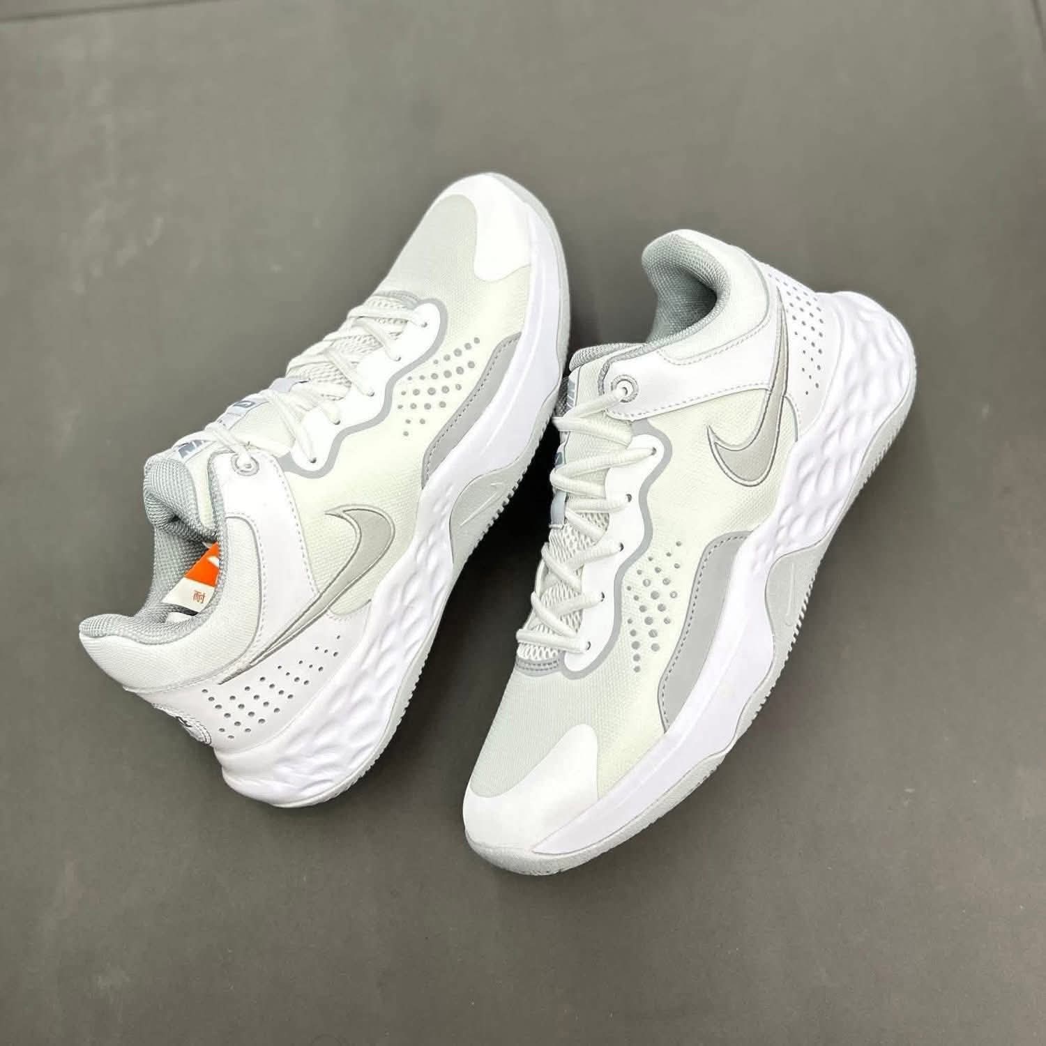 Men’s sneaker shoes