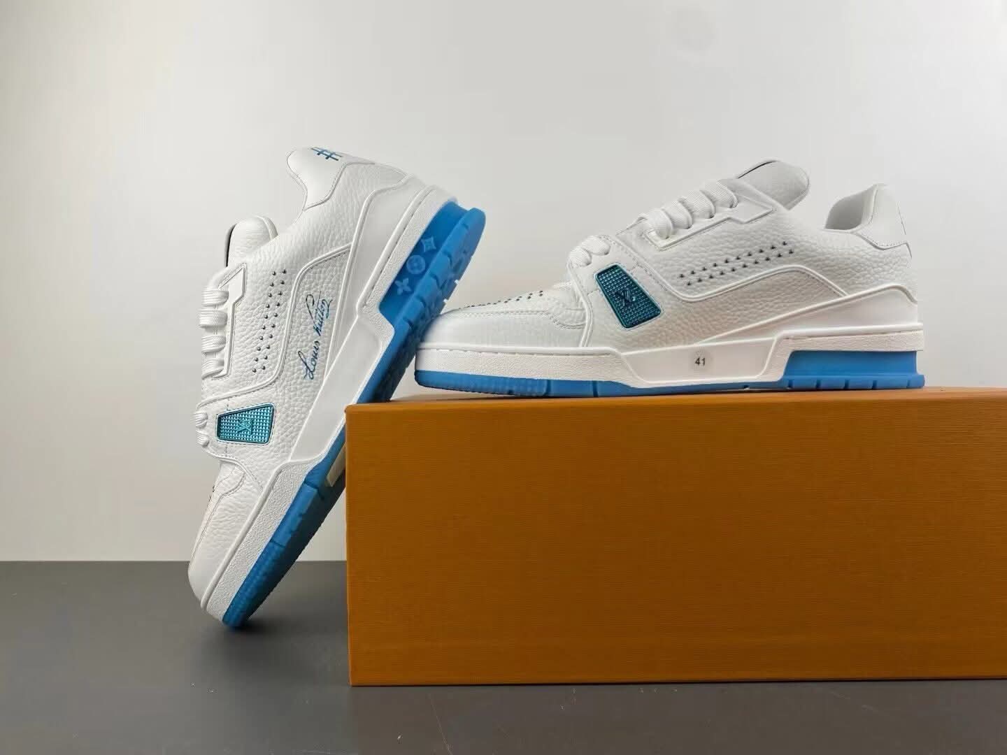 Men’s sneaker shoes